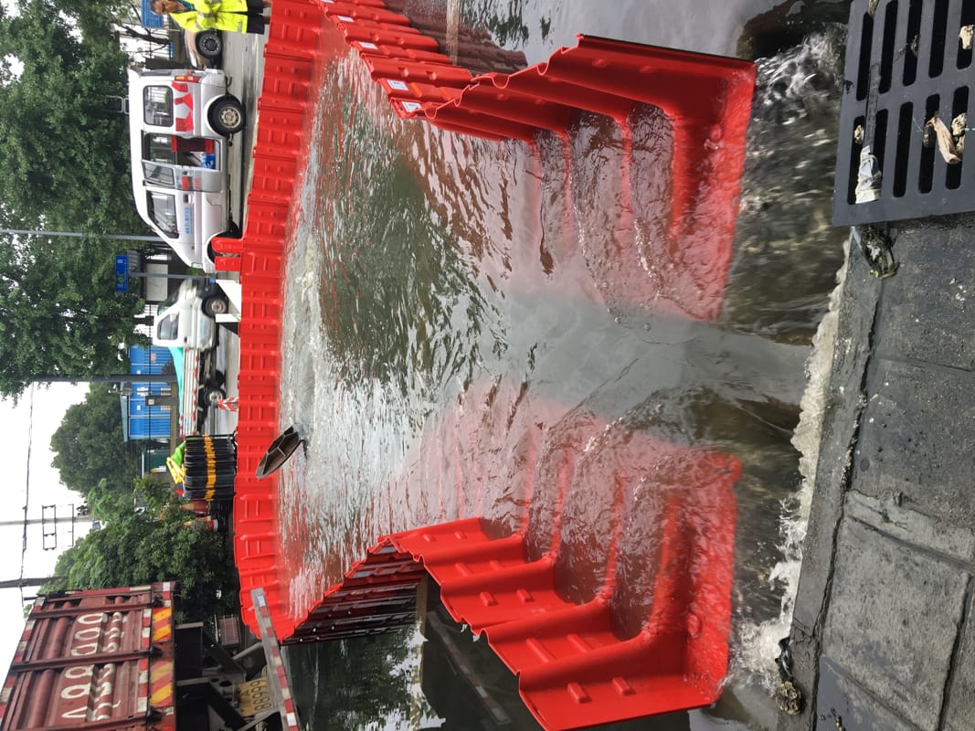 חסימה ותיעול מי גשם מחסום להגנה בעת הצפות